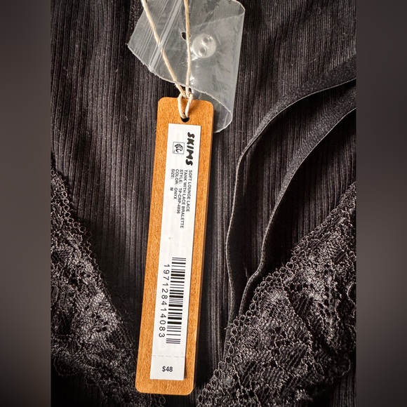 NWT ! SKIMS Black soft lounge lace tank with lace bralette! Size medium - Picture 6 of 7